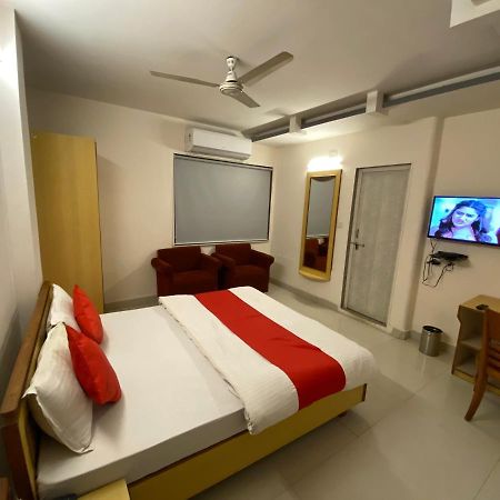Hotel Riverfront Ahmedabad Ngoại thất bức ảnh