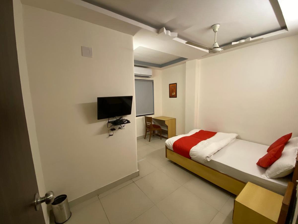 Hotel Riverfront Ahmedabad Ngoại thất bức ảnh
