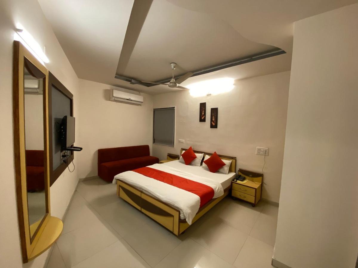 Hotel Riverfront Ahmedabad Ngoại thất bức ảnh