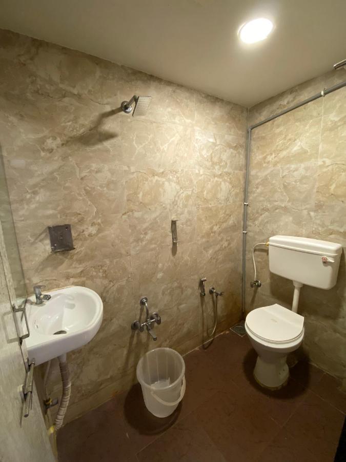 Hotel Riverfront Ahmedabad Ngoại thất bức ảnh