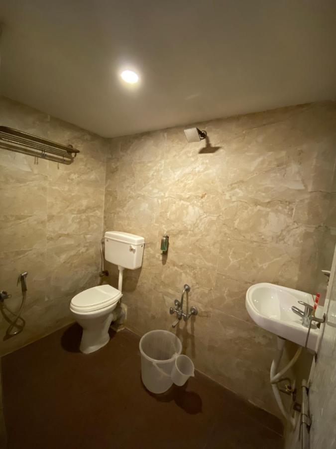 Hotel Riverfront Ahmedabad Ngoại thất bức ảnh