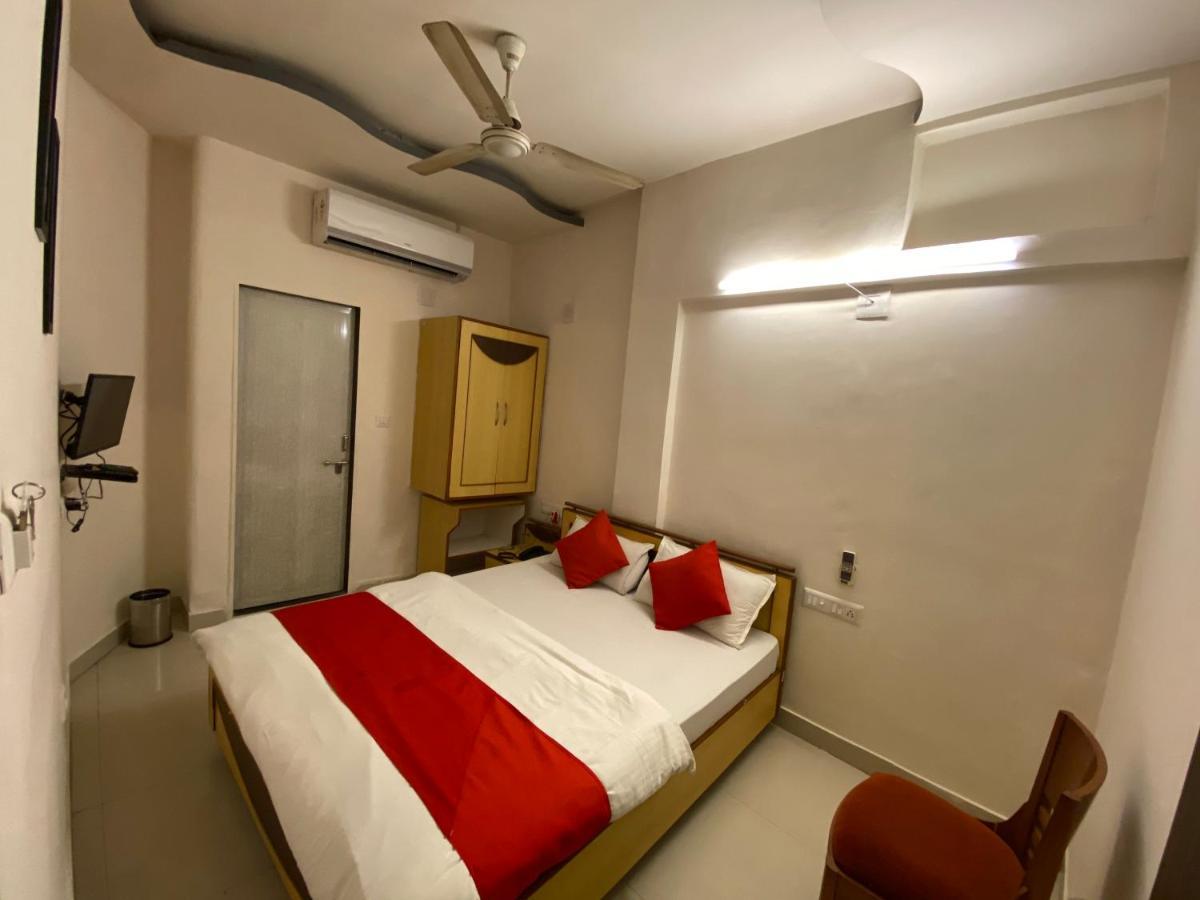 Hotel Riverfront Ahmedabad Ngoại thất bức ảnh