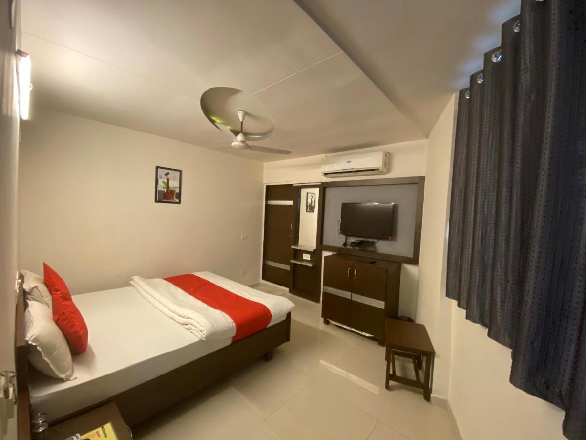Hotel Riverfront Ahmedabad Ngoại thất bức ảnh