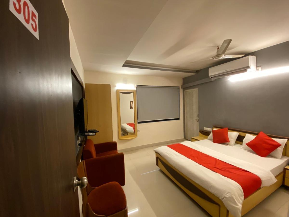Hotel Riverfront Ahmedabad Ngoại thất bức ảnh