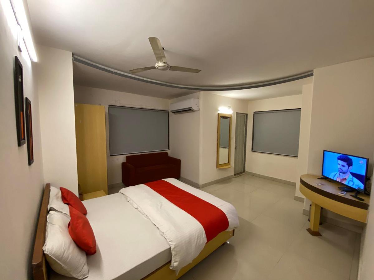 Hotel Riverfront Ahmedabad Ngoại thất bức ảnh