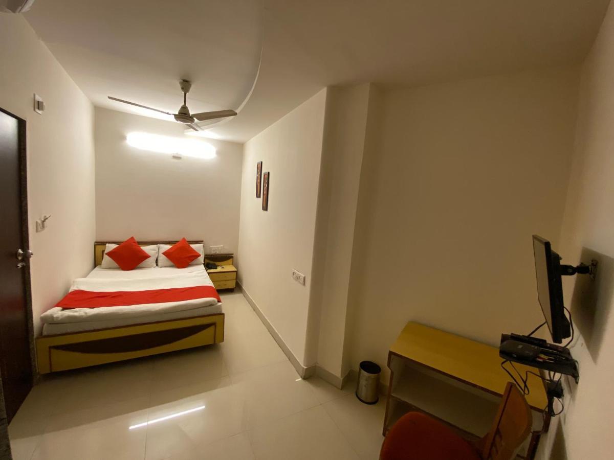 Hotel Riverfront Ahmedabad Ngoại thất bức ảnh