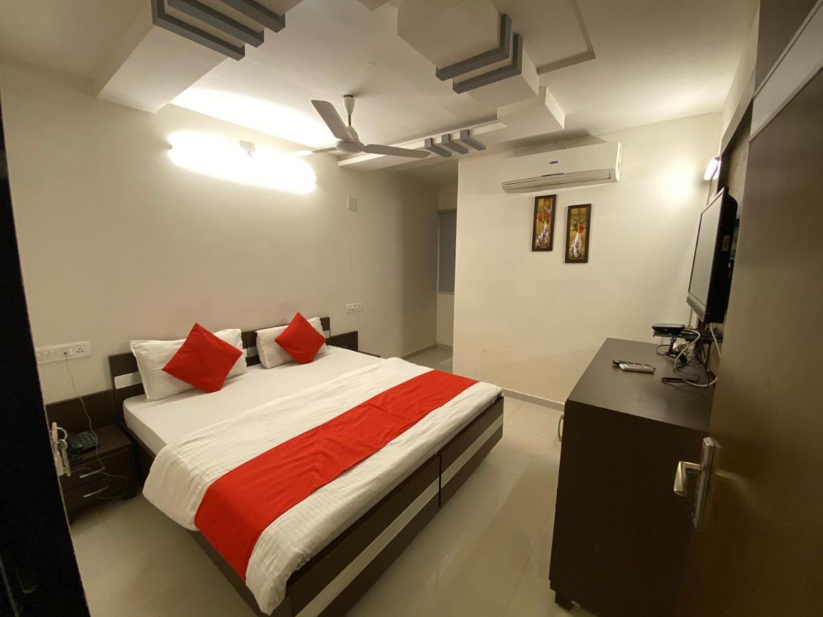 Hotel Riverfront Ahmedabad Ngoại thất bức ảnh