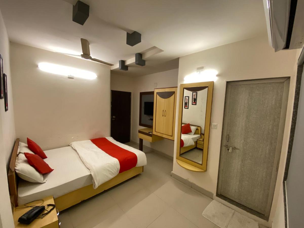 Hotel Riverfront Ahmedabad Ngoại thất bức ảnh