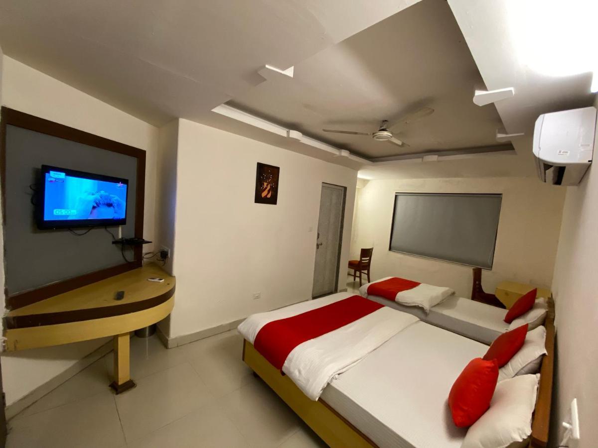Hotel Riverfront Ahmedabad Ngoại thất bức ảnh