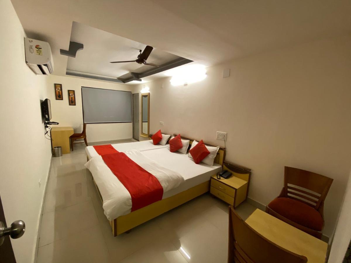 Hotel Riverfront Ahmedabad Ngoại thất bức ảnh