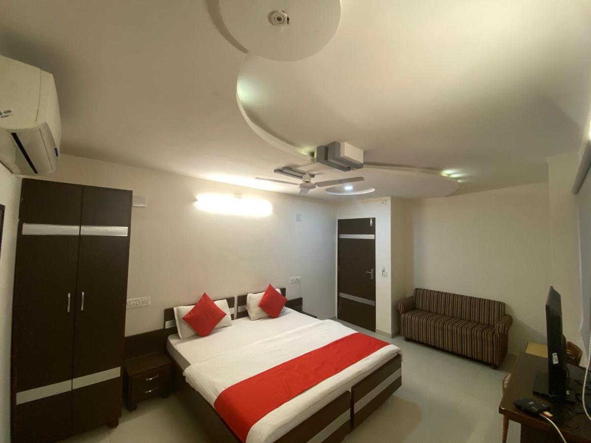 Hotel Riverfront Ahmedabad Ngoại thất bức ảnh